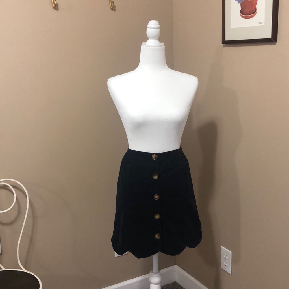 Corduroy skirt with buttons and scalloped hem